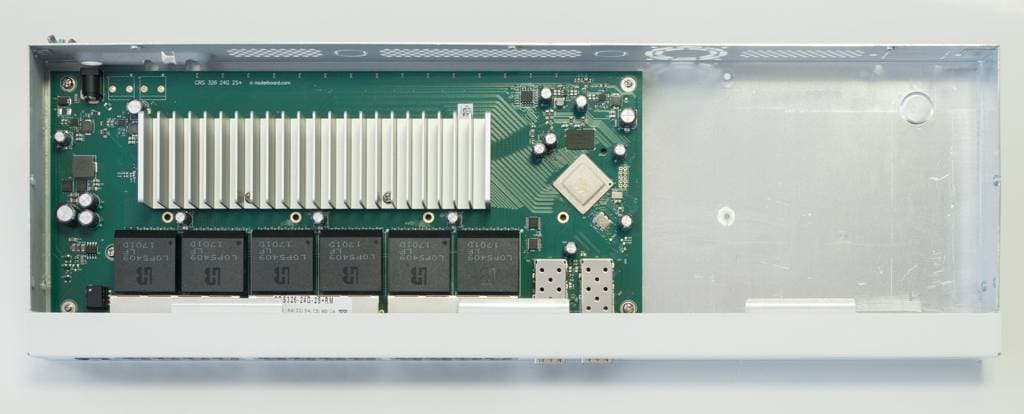 CRS326-24G-2S+RM - 02